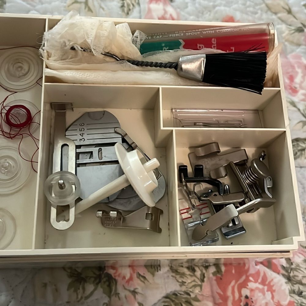Singer, sewing machine attachments - Picture 6 of 7